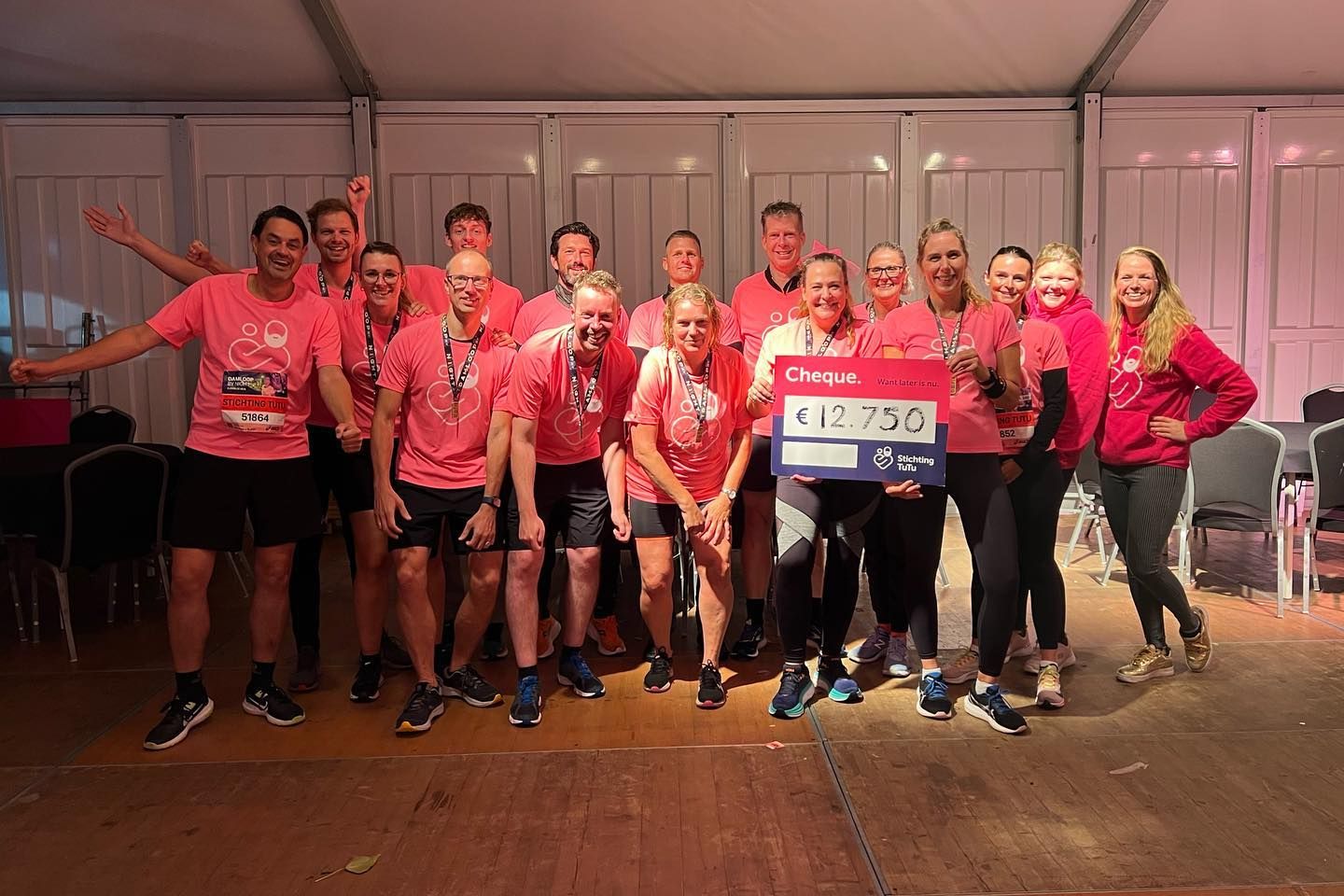 Team TuTu Cheque Dam tot Damloop